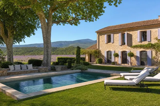 Le Mas des Lavandes, Gordes, Provence — Country house with pool
